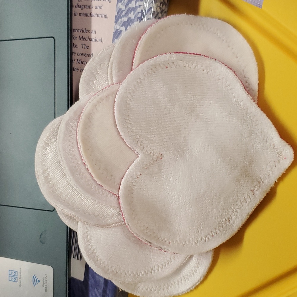 3 Pairs Heart Shaped Reusable Nipple Covers, 1 pair pink (Leak Preventing)